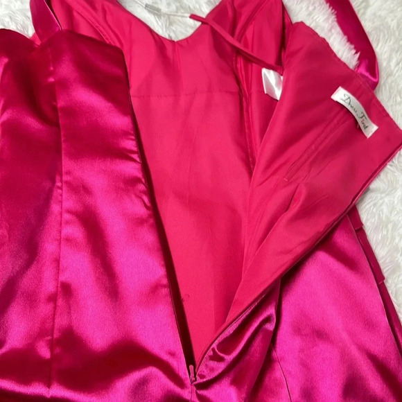 Dress First Cocktail Dress Form Fitting Fuchsia Sz6 Bust 34”waist 27” NWT - Picture 7 of 9